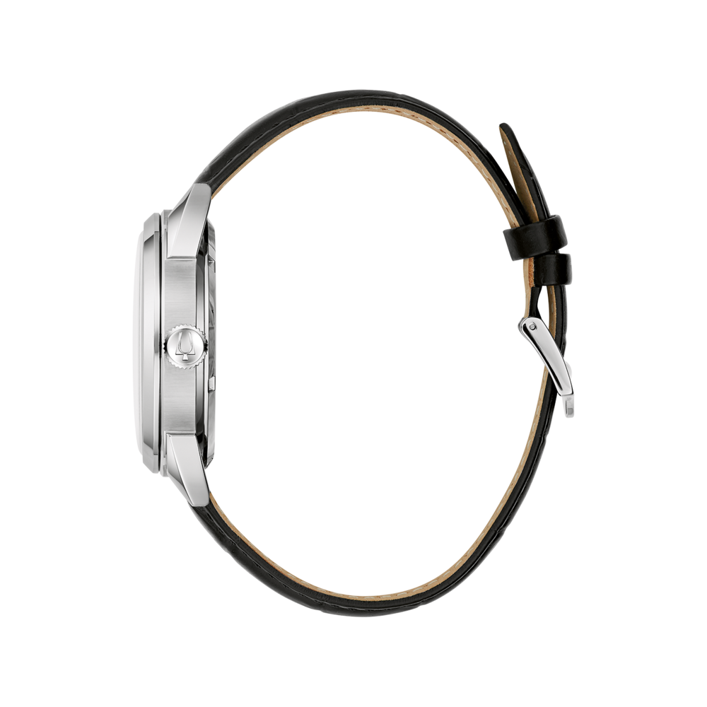 Uhr mit schwarzem Lederarmband, Seitenansicht, silbernes Gehäuse, elegantes Design.