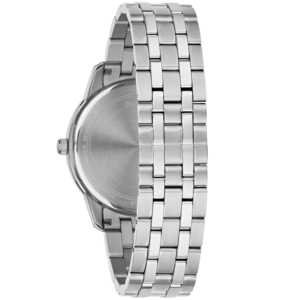 Silberne Uhr mit Metallarmband, Detailaufnahme, Nahaufnahme, glänzend