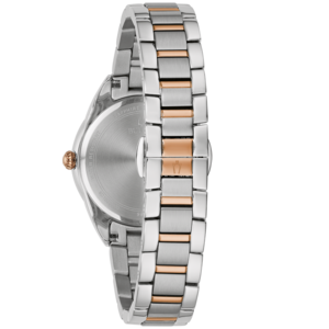 Uhr mit silbernem und roségoldfarbenem Armband, Nahaufnahme, Detailaufnahme