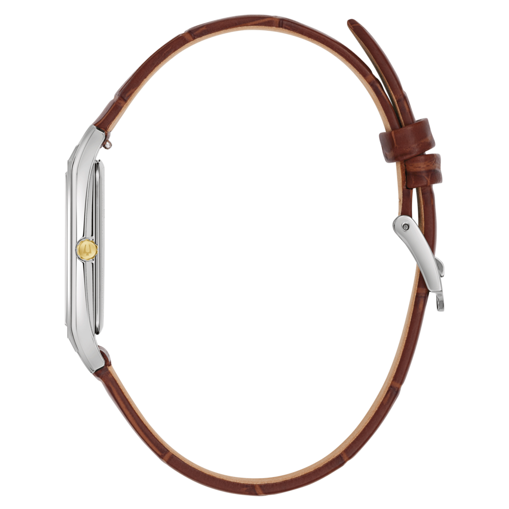 Uhr mit braunem Lederarmband, Seitenansicht, Detailaufnahme, isoliert auf weißem Hintergrund