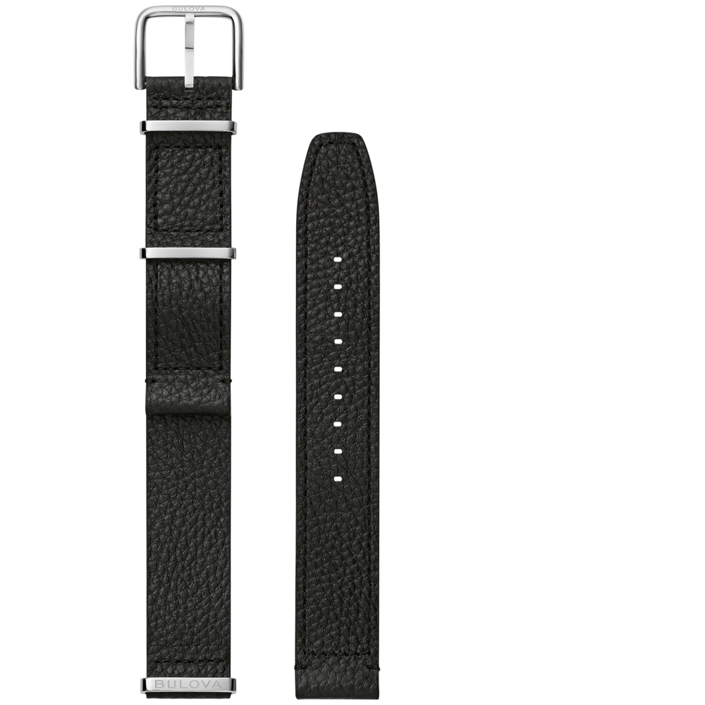 Schwarzes Lederarmband mit silbernen Details und Bulova-Logo, Nahaufnahme.