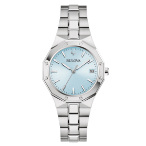 Bulova-Uhr mit hellblauem Zifferblatt und silbernem Armband, elegant.