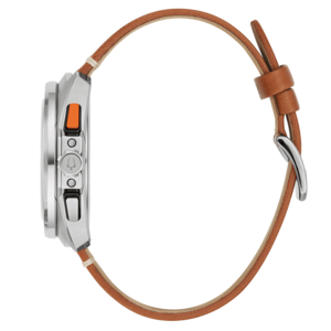 Uhr mit braunem Lederarmband, silbernem Gehäuse und orangefarbenem Knopf
