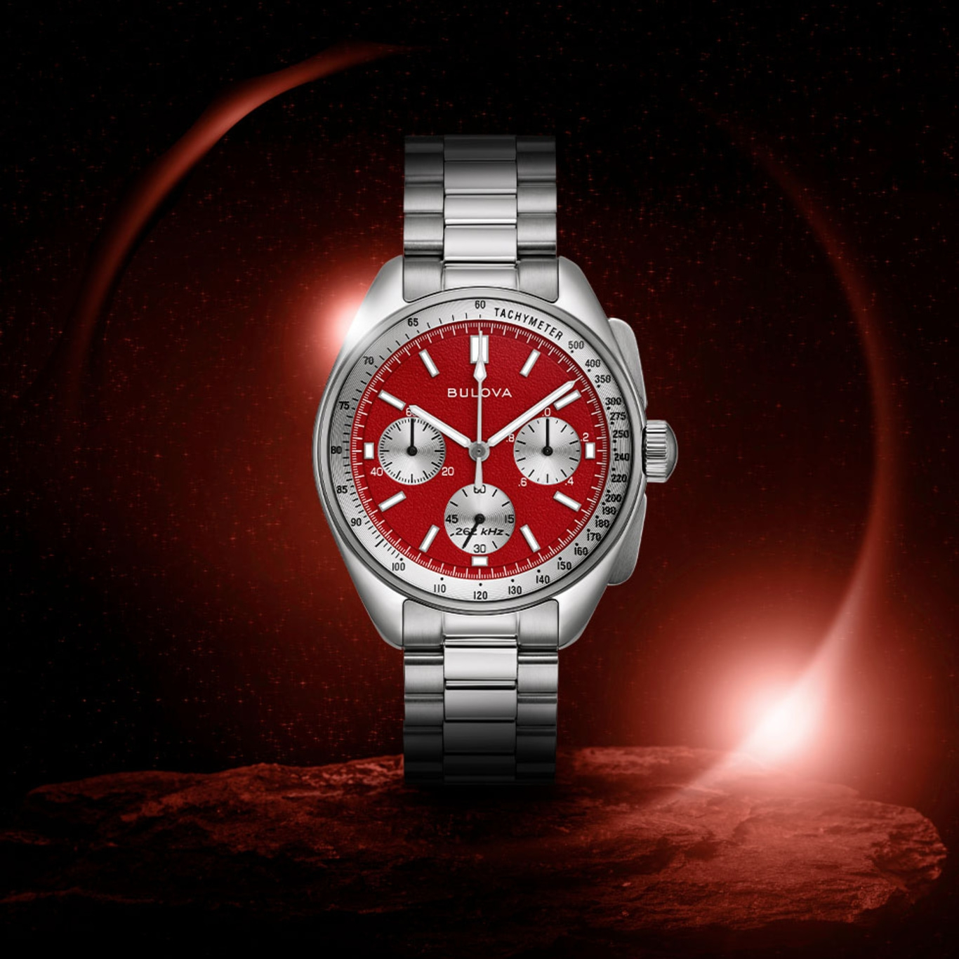 Bulova-Uhr mit rotem Zifferblatt und Tachymeter-Funktion, Edelstahlarmband, Nahaufnahme