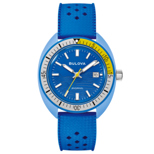 Blaue Bulova Snorkel Uhr mit blauem Armband und gelben Akzenten.