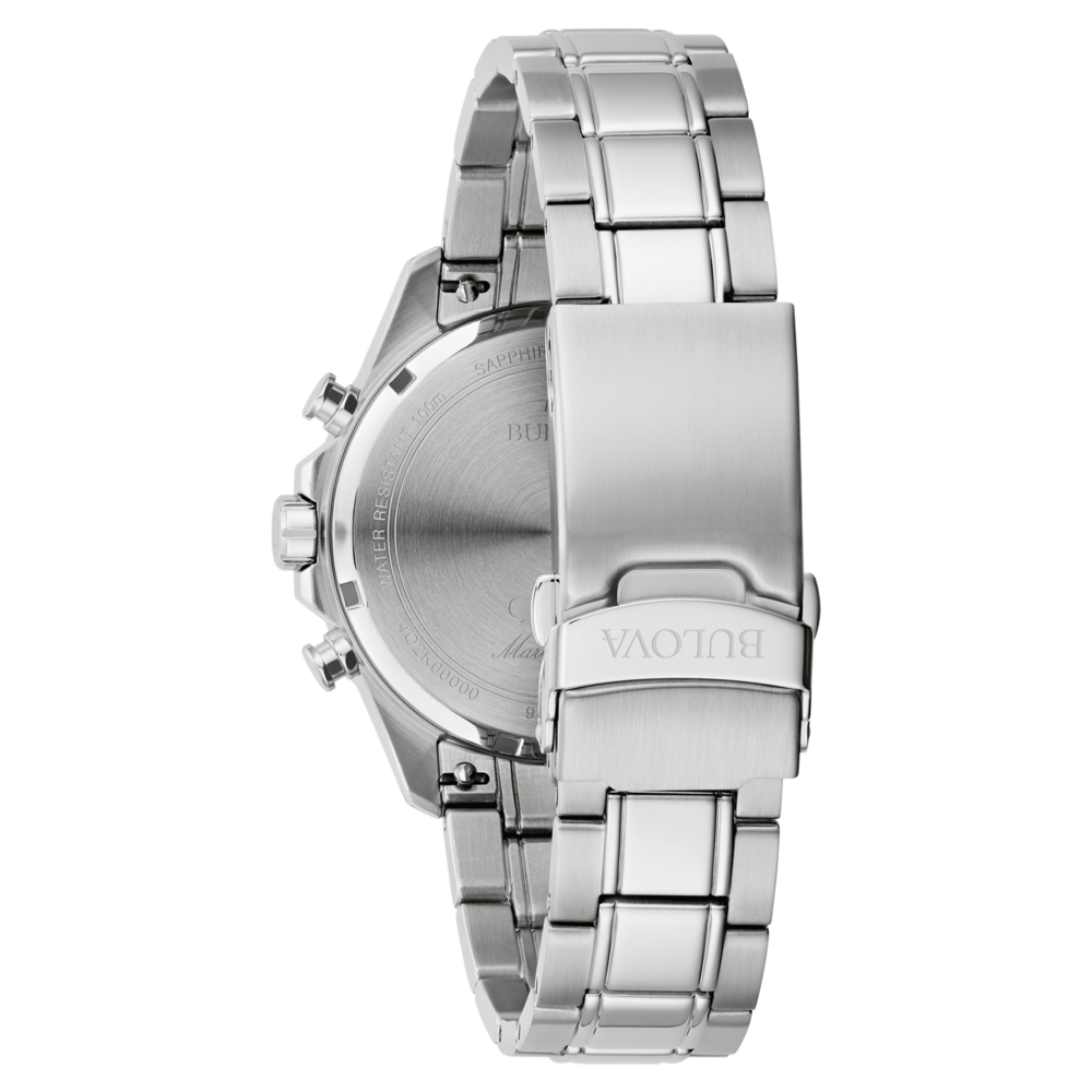 Rückseite einer silbernen Bulova-Uhr mit Armband und Logo-Gravur.