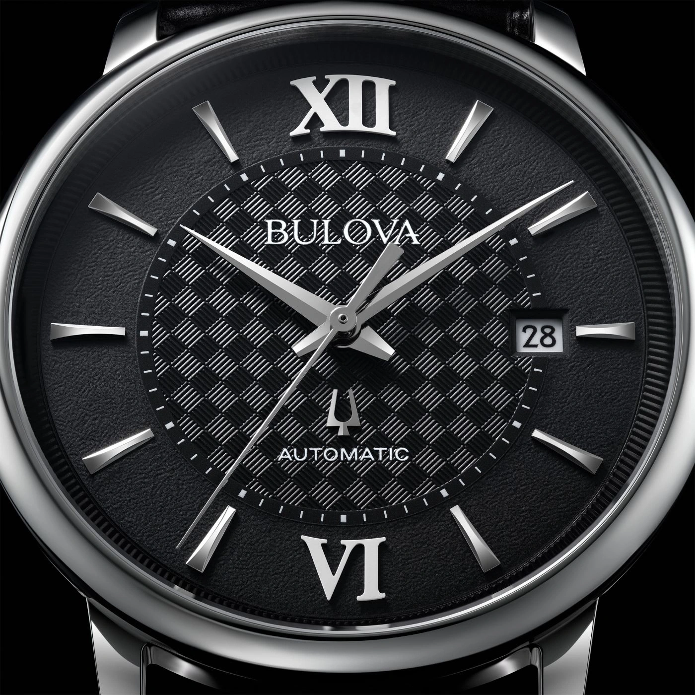 Bulova-Uhr, schwarzes Zifferblatt, römische Ziffern, Datumsanzeige, Automatik, elegantes Design.
