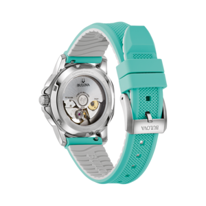 Bulova-Uhr mit blauem Armband, Detailansicht des Uhrwerks und des Verschlusses.