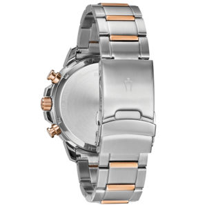 Uhr mit silbernem Armband und roségoldenen Akzenten, Nahaufnahme