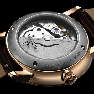 Bulova Uhr, transparentes Zifferblatt, mechanisches Uhrwerk, Lederarmband, Detailaufnahme, Nahaufnahme