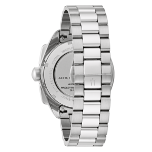 Uhr mit Metallarmband, Detailaufnahme des Zifferblatts und der Rückseite.