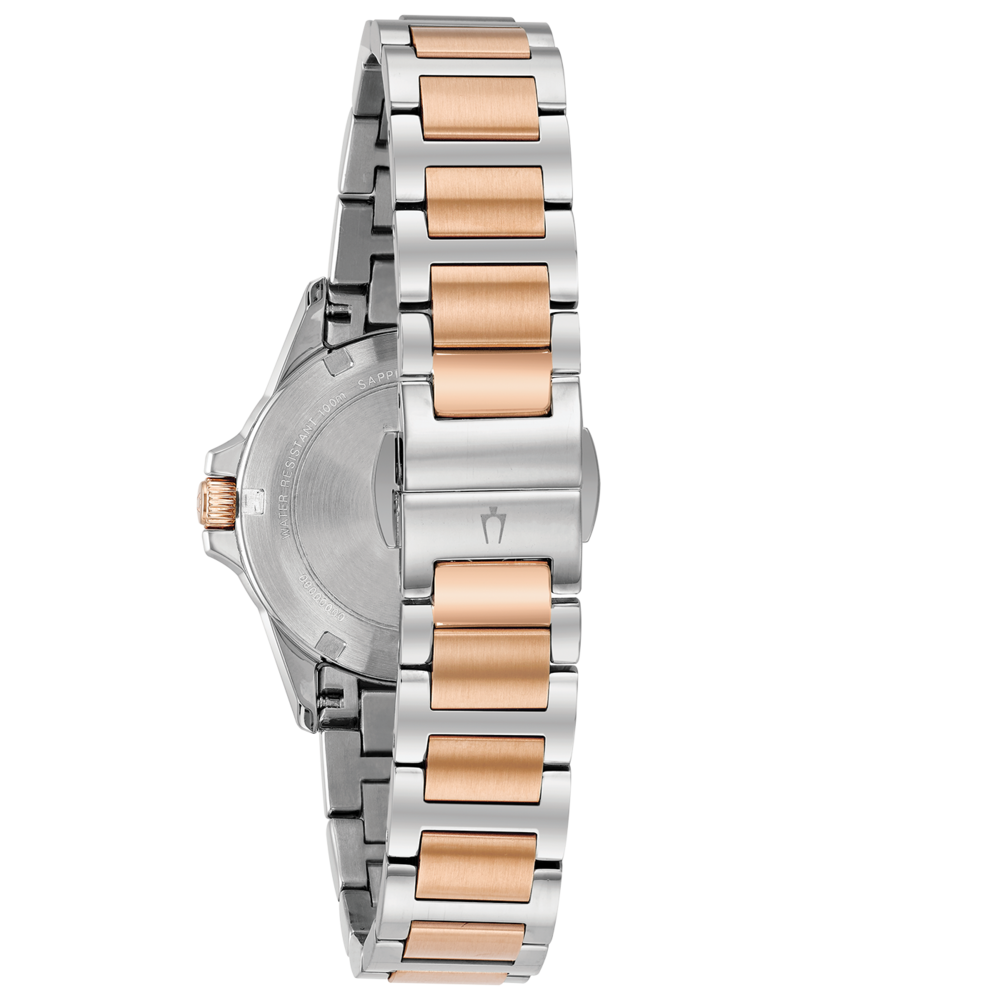 Uhr mit silbernem und roségoldfarbenem Armband, Nahaufnahme
